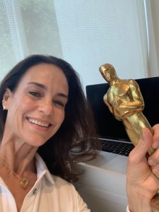 A selfie of Jennifer Grant with Cary Grant's Oscar