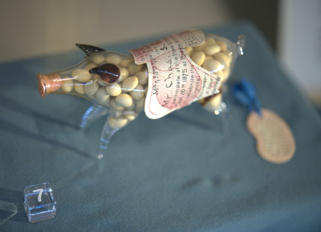 A glass pig filled with dried white beans